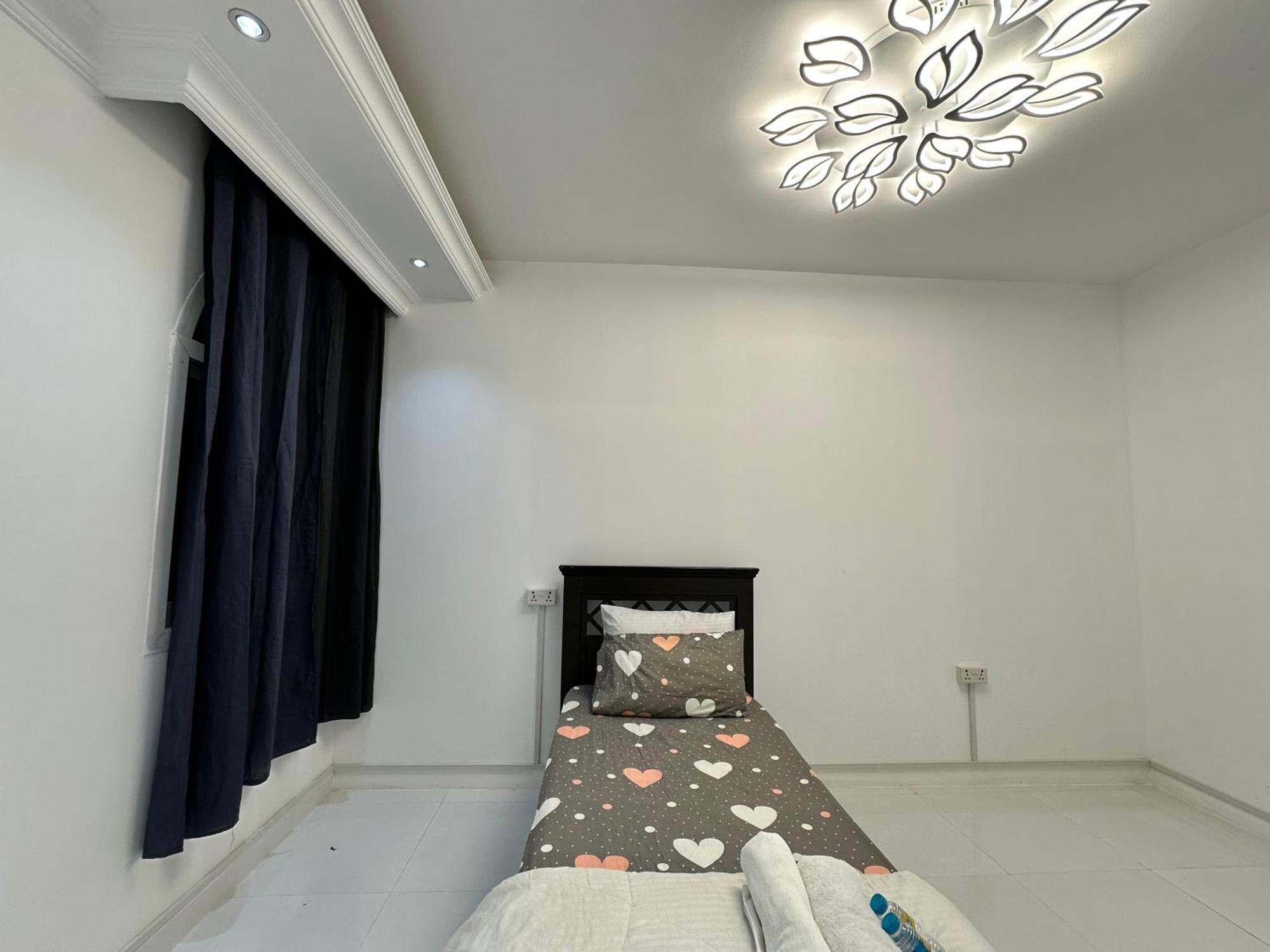 International Abu-Dhabi Hostel Villa Abu Dabi Dış mekan fotoğraf