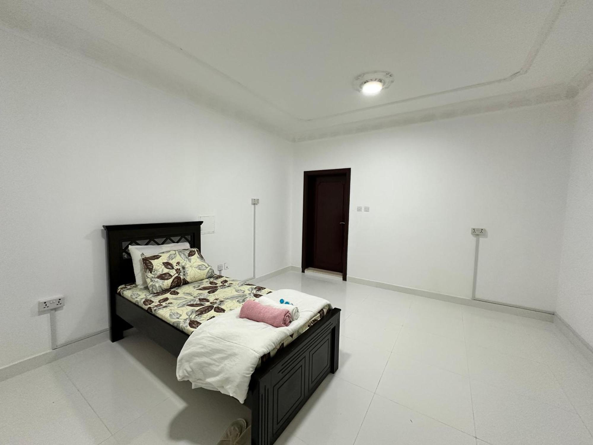 International Abu-Dhabi Hostel Villa Abu Dabi Dış mekan fotoğraf